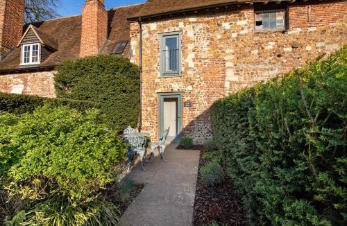 Saint Osyth Cabin | Toll Barn, St Osyth Priory