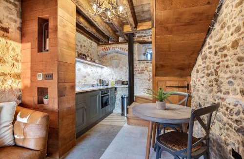 Saint Osyth Cabin | Toll Barn, St Osyth Priory