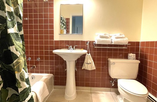 Manchester Center Hotel | Toll Road Inn