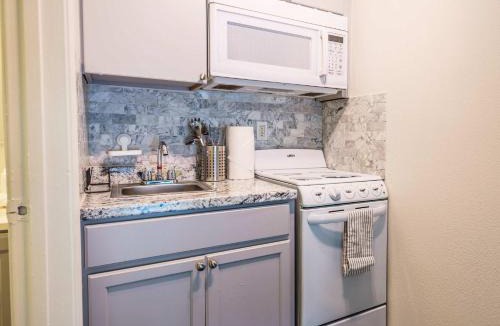 Tolleson Apartment | Tolleson Studio Retreat with Pool Access