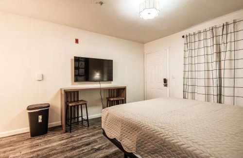 Tolleson Apartment | Tolleson Studio Retreat with Pool Access