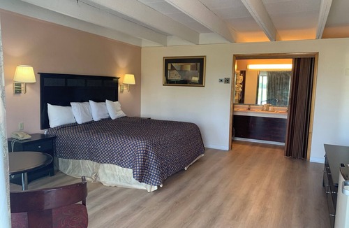 South Beloit Hotel | Tollway Inn of Beloit