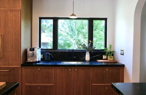 NoHo Arts District House | Toluca Home