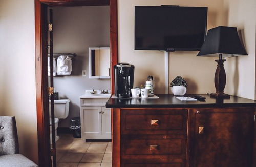 Milford Hotel | Tom Quick Inn