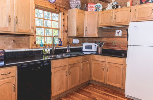 Natural Bridge Cabin | Tom's Cabin at Poague Run