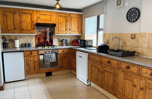 Over Haddon Cottage | Tom Wragg Suite - UK40248