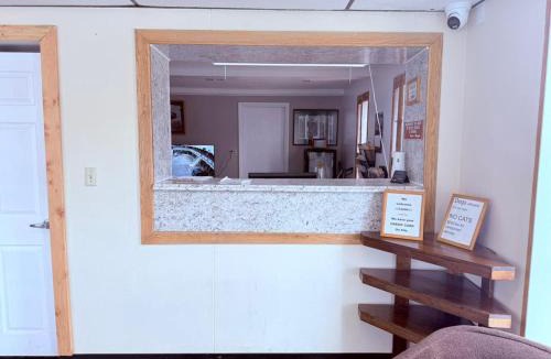 Riverton Hotel | Tomahawk Motor Lodge Riverton US-26