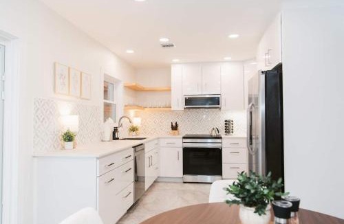 Tomball House | Tomball Pool & Spa Retreat Pets Welcome!