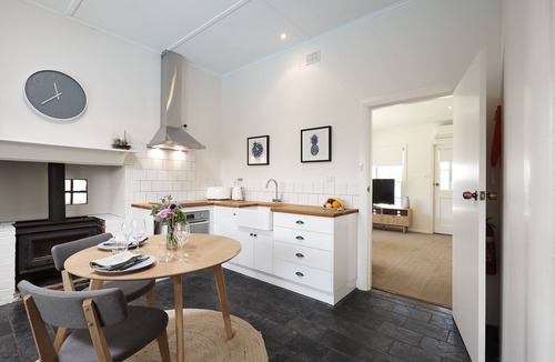 Light Pass Cottage | Tomfoolery Winegrower's Cottage