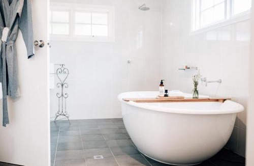 Light Pass Bed & Breakfast | Tomfoolery Winemaker's Cottage Barossa Valley