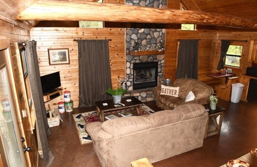Broken Bow Cabin | Tomichi Link-N-Log Cabin Near Broken Bow Lake Damn