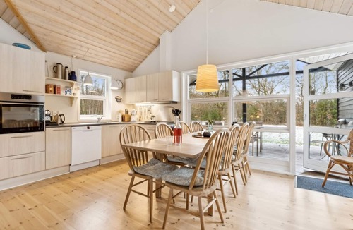 Skygge House | "Tomine" - from the sea by Interhome