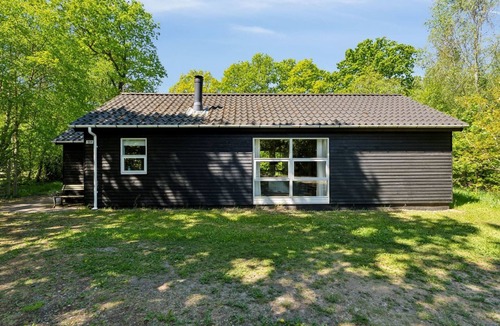 Skygge House | "Tomine" - from the sea by Interhome