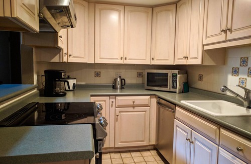 Lower Pacific Heights Condo | Tommy Tee's City Loft