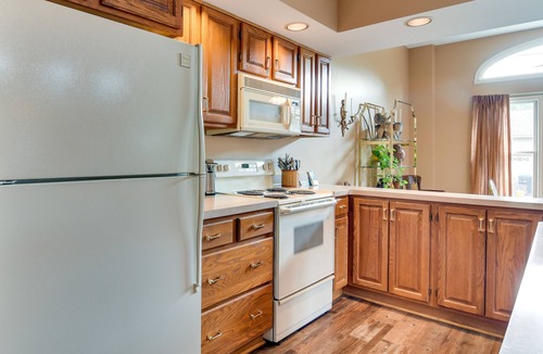 Tonawanda House | Tonawanda Vacation Rental ~ 13 Mi to Niagara Falls