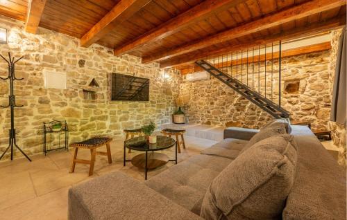 Pristeg House | Tonina