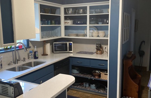 Rockport House | Tony's Coastal Cottage: Dog Friendly & Lrg. Privacy Fenced Backyard! Quiet area