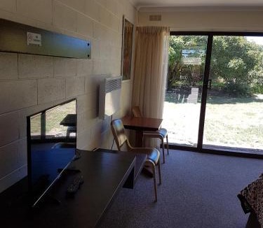 Toora Hotel | Toora Lodge Motel