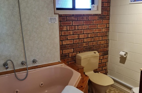 Toora Hotel | Toora Lodge Motel