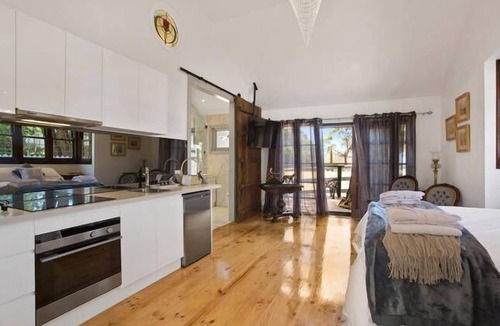 Seville Hotel | Tooroonga Park - Yarra Valley