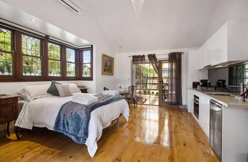 Seville Hotel | Tooroonga Park - Yarra Valley