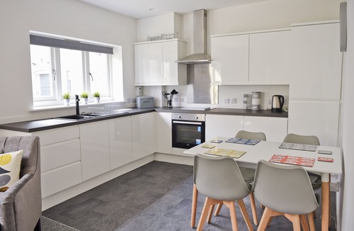 Ipswich Apartment | Toothbrush Apartments - Central Ipswich - Fore St