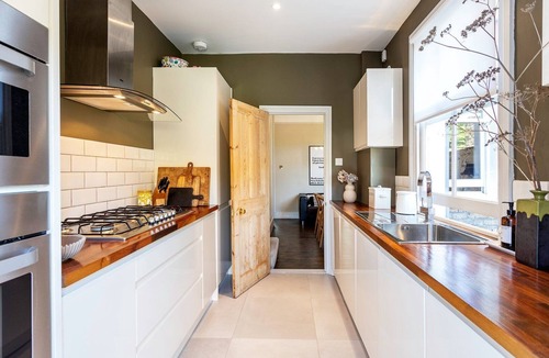 Tooting Apartment | Tooting's Charming Victorian Garden Hideaway