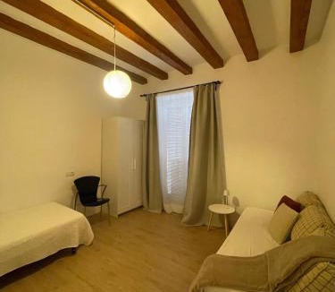 Tarragona Apartment | Top 3BR Apartment in Tarragona, AC, 5 Beds