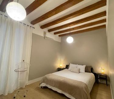 Tarragona Apartment | Top 3BR Apartment in Tarragona, AC, 5 Beds