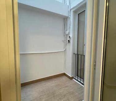 Tarragona Apartment | Top 3BR Apartment in Tarragona, AC, 5 Beds