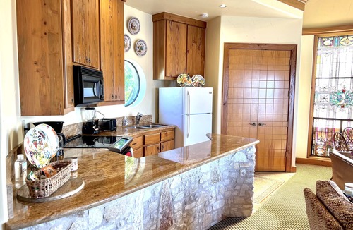 Comanche Canyon Ranch Apartment | Top apartment #3 of the Castle ~ Sunsets & views high above Lake Travis!