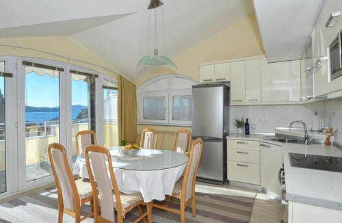 Okrug Gornji Apartment | TOP apartment 5 pers, pool, sea view, luxury, 2 bedrooms + living room