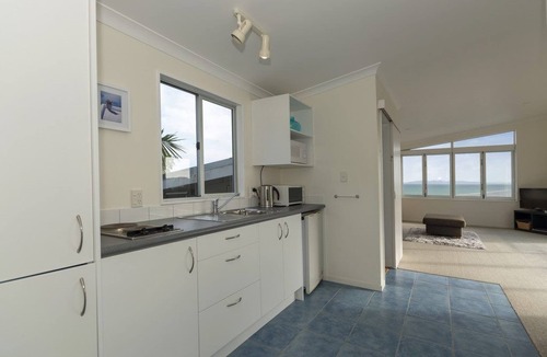 Coopers Beach House | Top Apartment with Sea Views & Beach Access