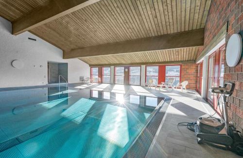 Tavanasa Apartment | Top Aussicht mit Poolbereich in Skiregion Brigels
