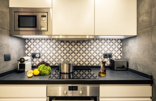 Sants Apartment | TOP CLASS 2 BDR NEW | Terrace | Metro | Wifi | Elevator | Bike room | Sleeps 4