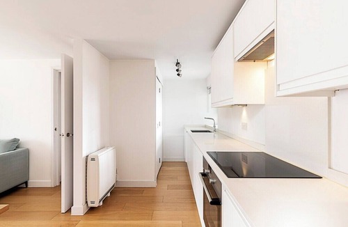 Belgravia Apartment | Top Floor 2-Bed, 1-Bath Flat