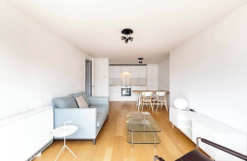 Belgravia Apartment | Top Floor 2-Bed, 1-Bath Flat