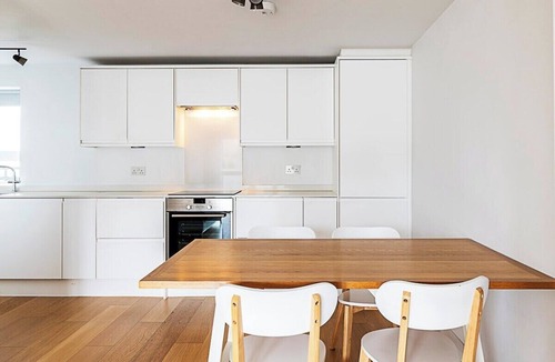 Belgravia Apartment | Top Floor 2-Bed, 1-Bath Flat