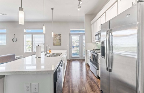 Montopolis Apartment | Top Floor 2BR King Beds Suite, 8 Min to Downtown