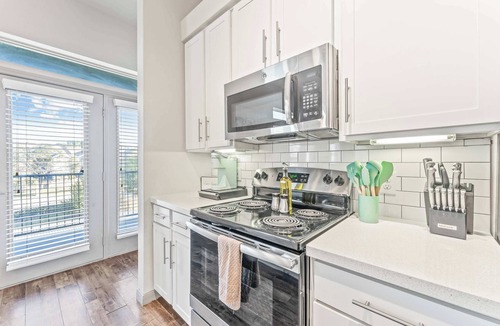 Montopolis Apartment | Top Floor 2BR King Beds Suite, 8 Min to Downtown