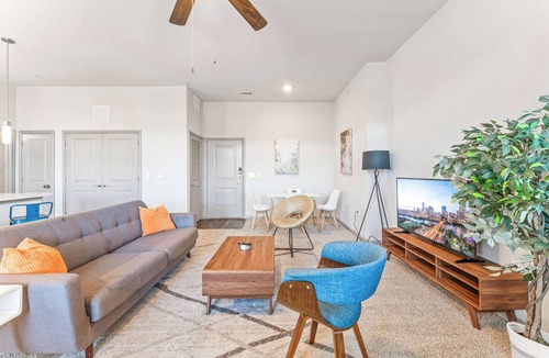 Montopolis Apartment | Top Floor 2BR King Beds Suite, 8 Min to Downtown