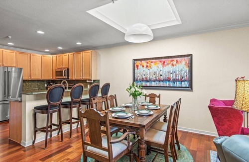 Carbondale Apartment | Top-Floor 3BR Stay on Carbondale Main St. | Perch