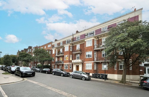 Belsize Apartment | Top-Floor Apartment w/Balcony & Rooftop