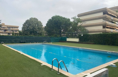 Estanove Apartment | top floor apartment with private park