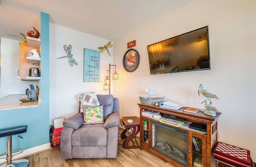 Smith Mountain Lake Condo | Top-Floor Balcony & Serene Views: Huddleston Condo