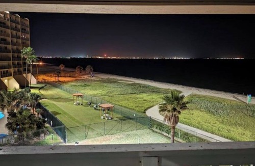 North Beach Condo | Top Floor Beachfront Condo - newly remodeled!