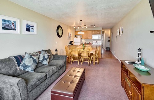 Lincoln City Condo | Top Floor Beachfront Suite - Pool and Sauna - Sleeps 4!