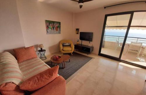 Villajoyosa Apartment | Top-Floor Beachfront Apartment with Parking, Pool, & Spacious Sea-View Balcony