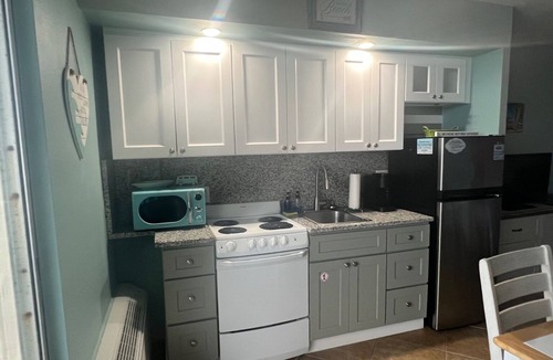 Bostwick Park Condo | Top Floor! Beautiful Beach Front Studio Condo