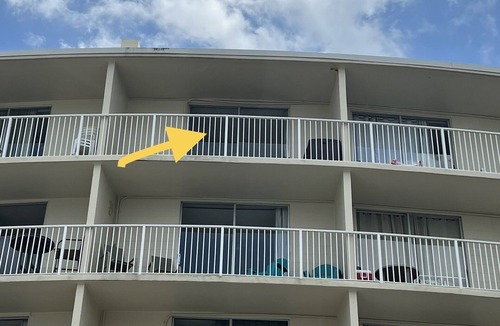 Bostwick Park Condo | Top Floor! Beautiful Beach Front Studio Condo